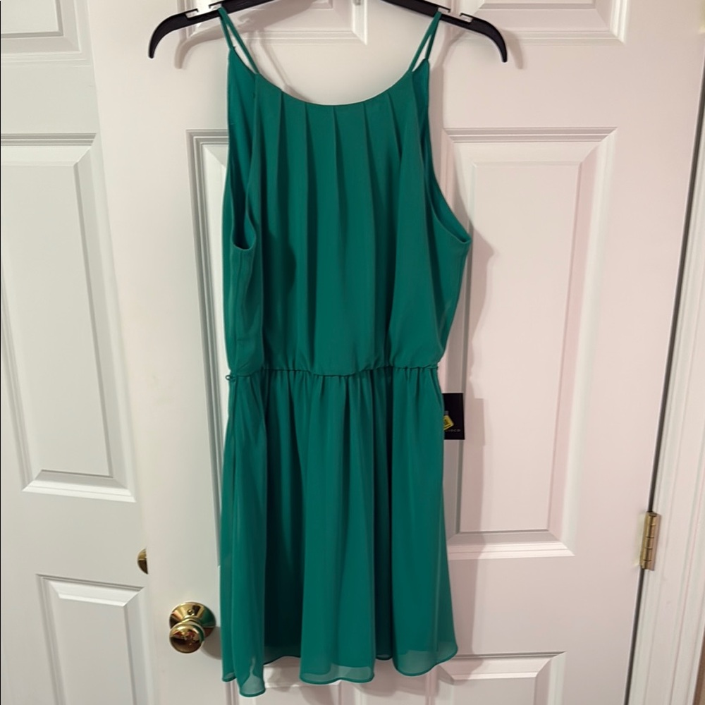Elegant Green Sleeveless Dress